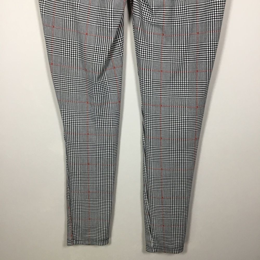 Plaid and houndstooth white black and red pull on leggings with pockets size M - Picture 6 of 7